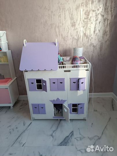 Кукольный домик с мебелью