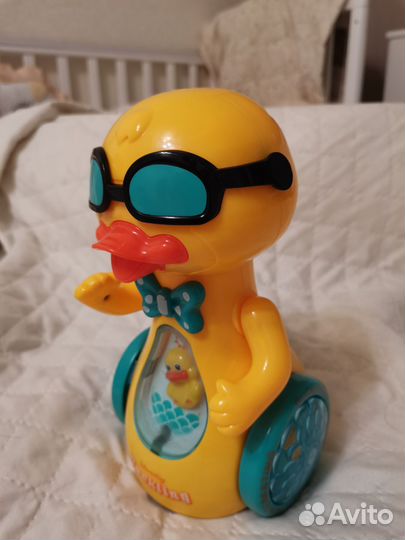 Игрушка утeнок в очкax