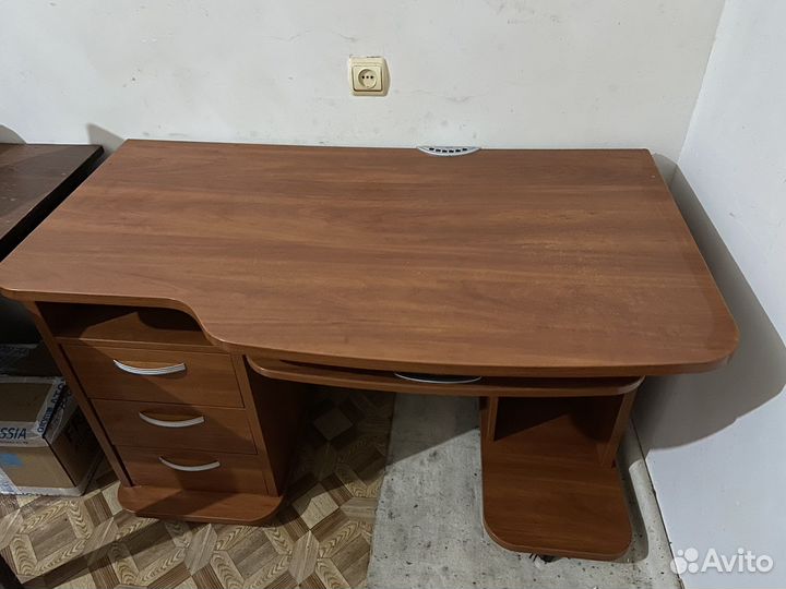 Очень удобный Компьютерный стол бу