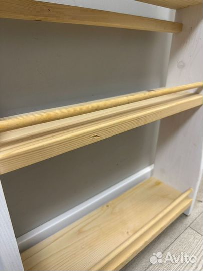 Десткая полочка для книг