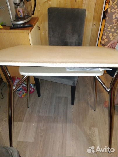 Кухонный стол