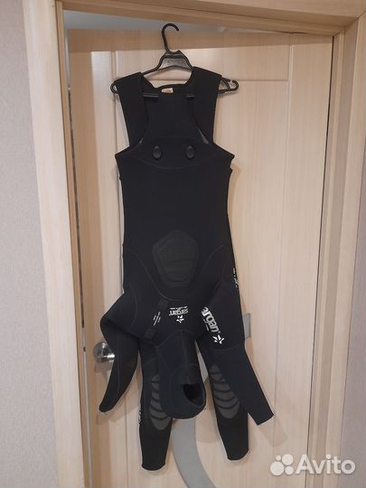 Гидрокостюм