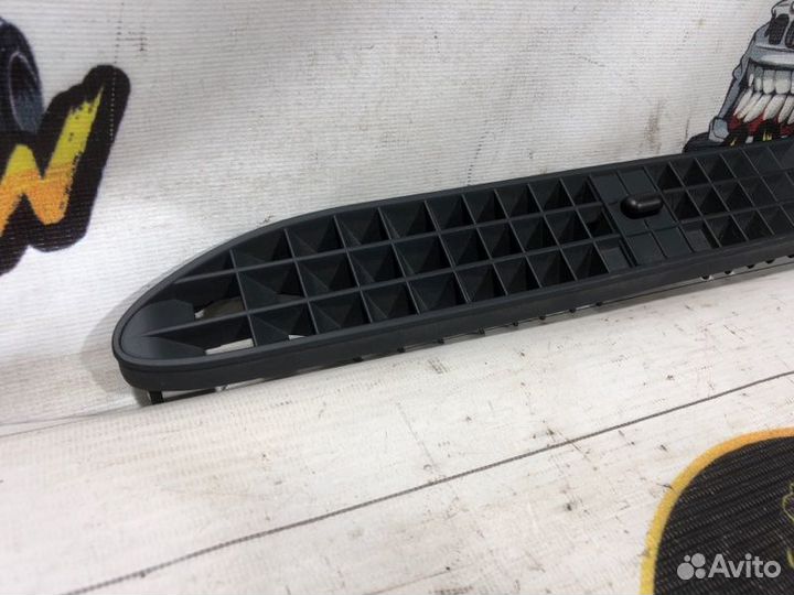 Вентеляционная решетка передняя Audi A4 B5 APS