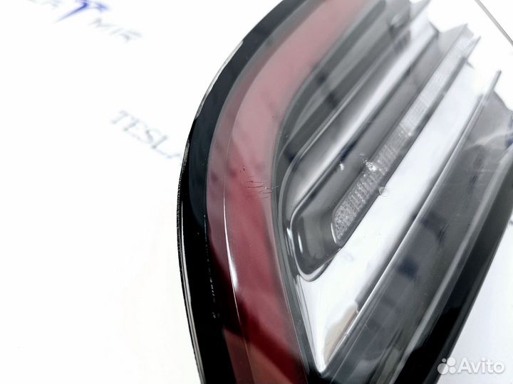 Фонарь крышки багажника правый Tesla Model 3 2019