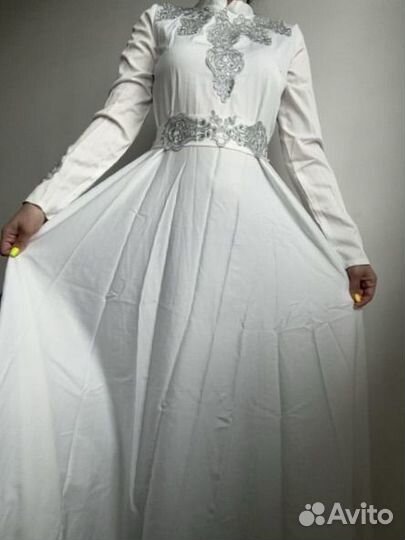 Платье на никах