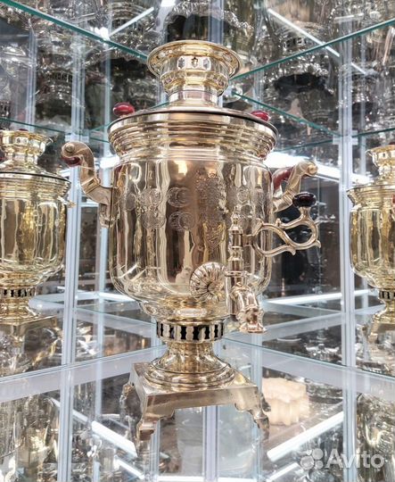 Самовар на дровах. Банка с медалями И.Г. Баташева