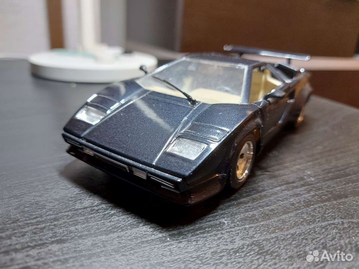 Lamborghini countach 1/24