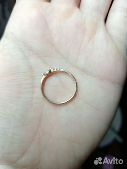 Серебряное позолоченное кольцо с камнями