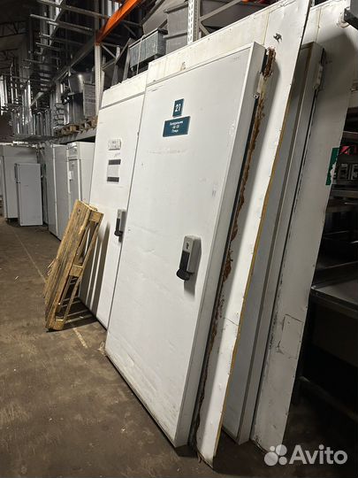 Дверь для холодильной камеры