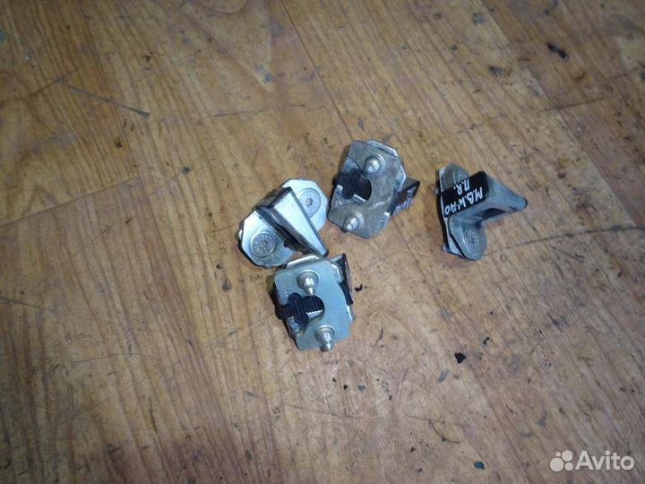 Ответная часть замка двери Mercedes Benz W140 199