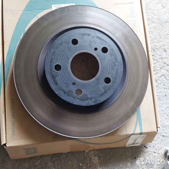 Диски тормозные переднии тайота камри