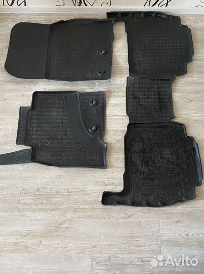 Оригинальные ковры на Toyota Land Cruiser 200