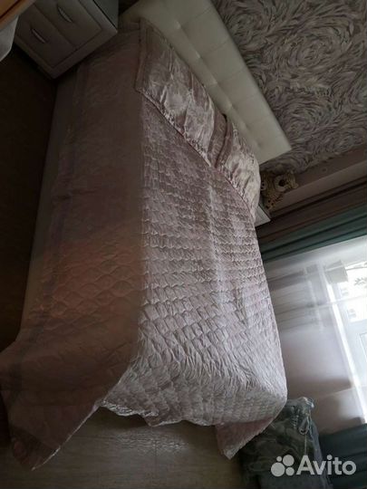 Пледы и покрывало