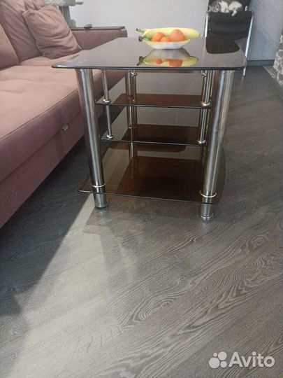 Стол из стекла