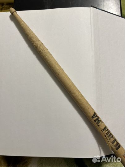 Барабанные палочки с концерта Breaking Benjamin