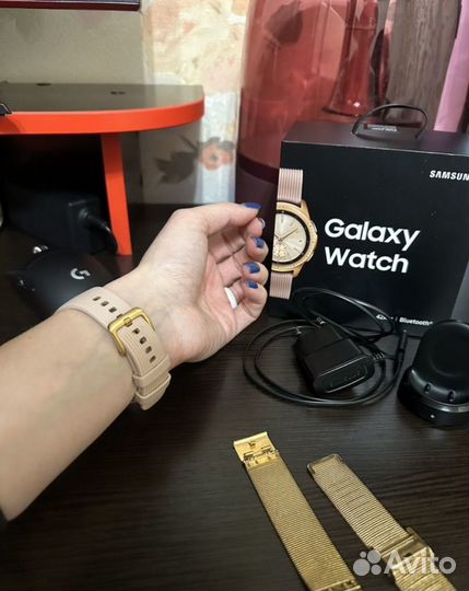 Умные часы Samsung золотые