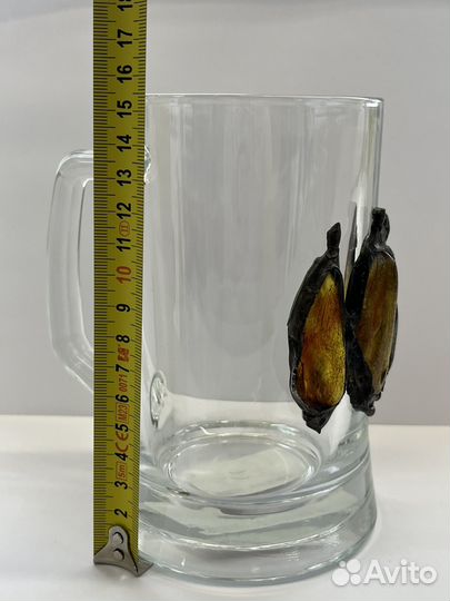 Пивной бокал с янтарем