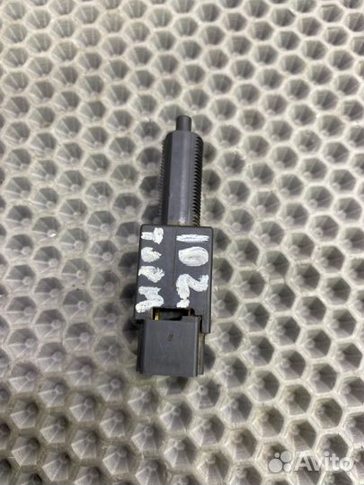 Б/У датчик педали тормоза (концевик) Nissan