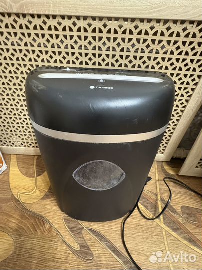 Уничтожитель бумаг шредер