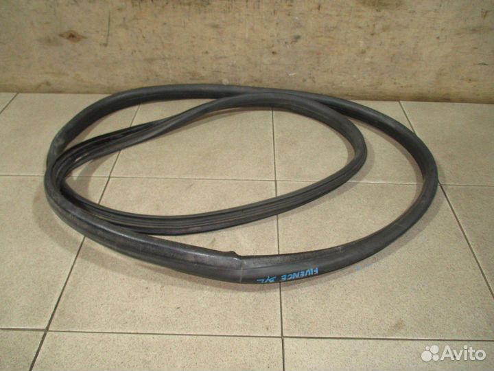 Уплотнитель двери Renault Fluence 2010-2020