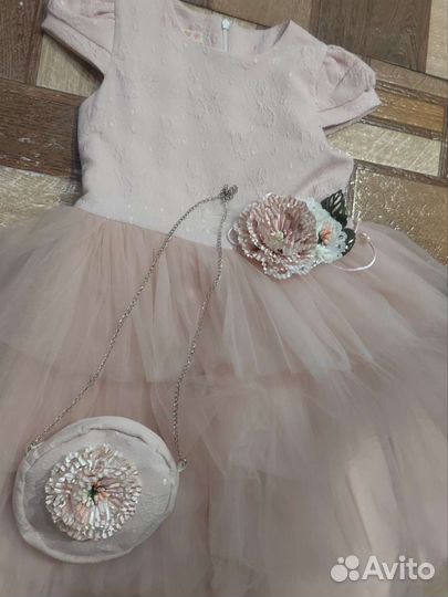 Платье праздничное