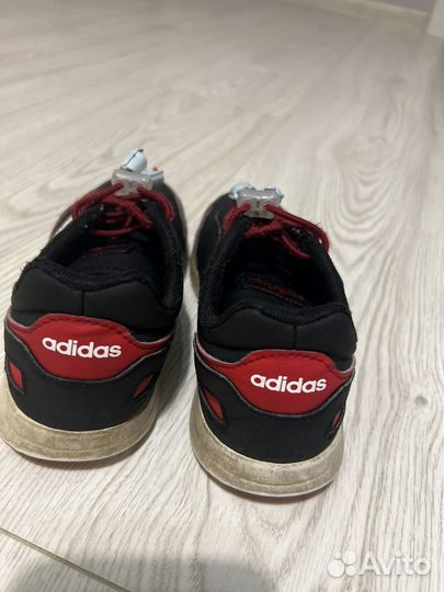 Кроссовки adidas