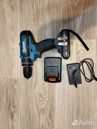Шуруповерт Makita