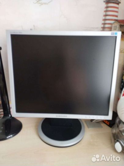 Монитор Samsung
