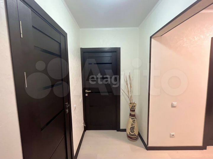 2-к. квартира, 60 м², 1/14 эт.