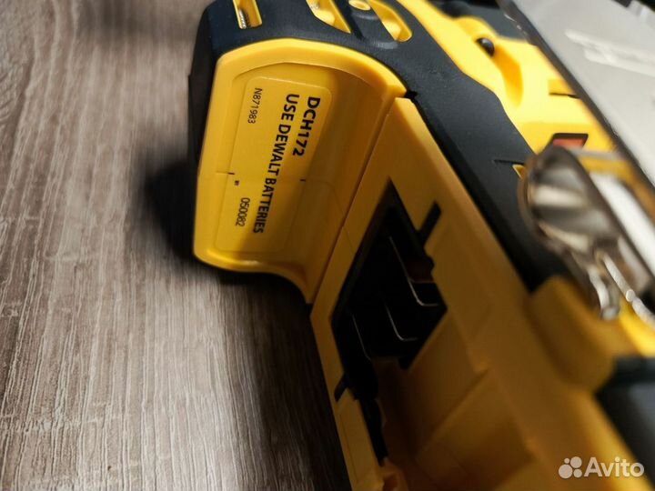 Перфоратор аккумуляторный DeWalt DCH172