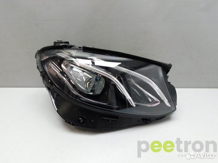 Б/У Б/У Фара правая б/у A2139068808KZ