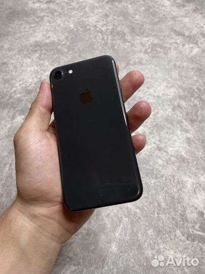iPhone 8, 64 ГБ