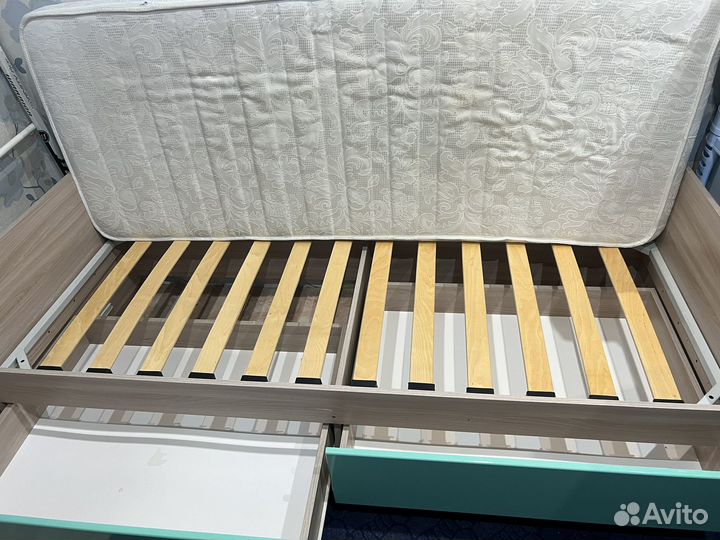 Кровать односпальная с ящиками и матрасом бу