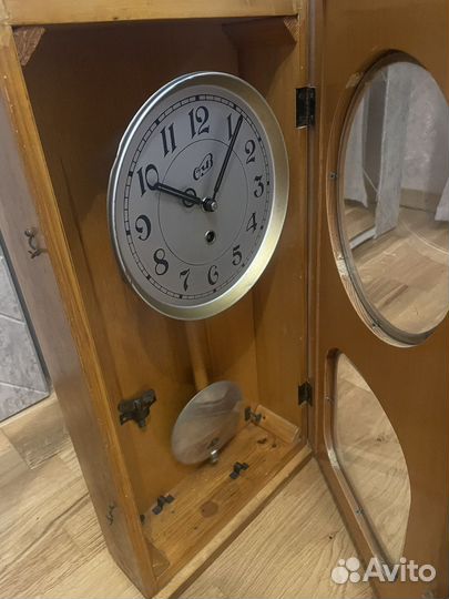 Часы с маятником