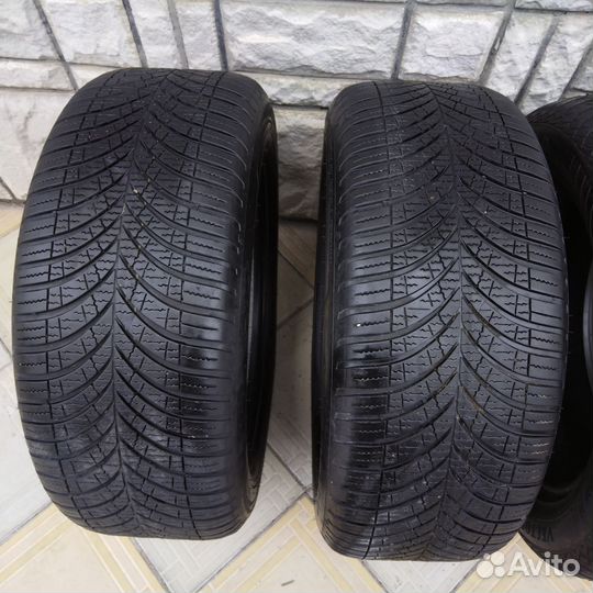 Goodyear Vector 4Seasons 255/55 R17