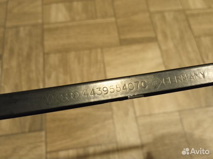 Поводок левый стеклоочистителя Audi 100, 200 C3