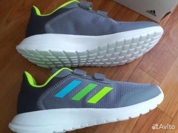 Кроссовки новые Adidas