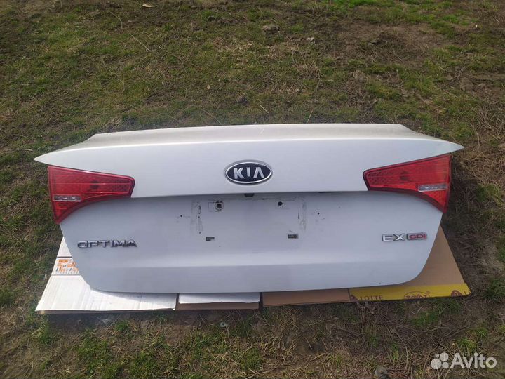 Крышка багажника Киа Оптима (белый цвет)