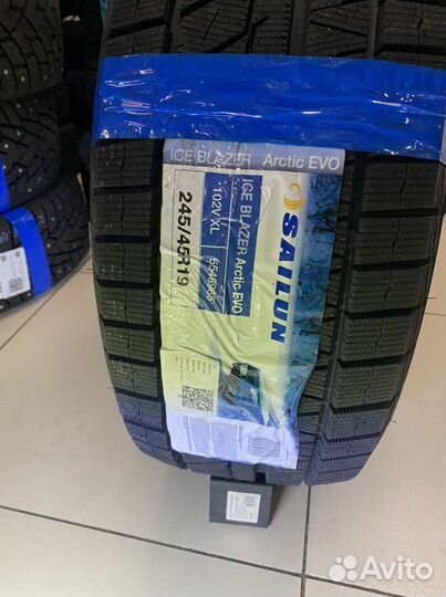 Sailun Ice Blazer Arctic EVO 245/45 R19 102V