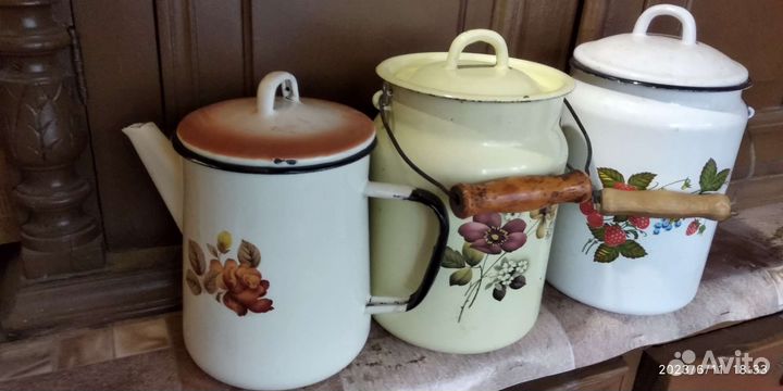 Бидон эмалированный и кофейник