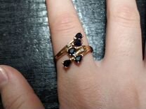 Зол�отое кольцо с сапфироми и бриллиантами 585 проб