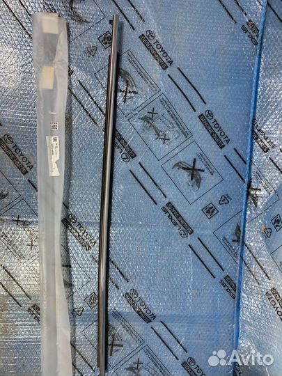 Накладка стекла передняя левая Lexus Gx460 2009