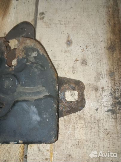 Замок капота Dodge Stratus 2002г