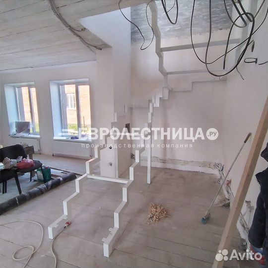 Лестница для дома на 2 этаж