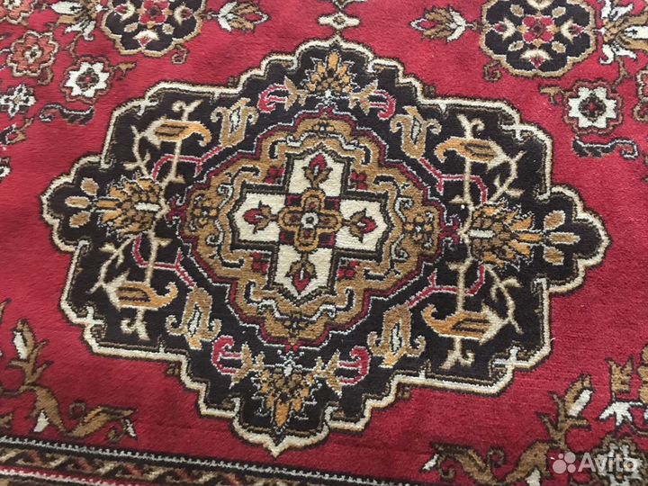 Ковер ч/ш,размер 2-3м,торг хороший