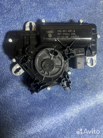 Новый доводчик двери багажника VW 3G0827887B