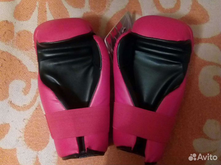 Перчатки для кикбоксинга