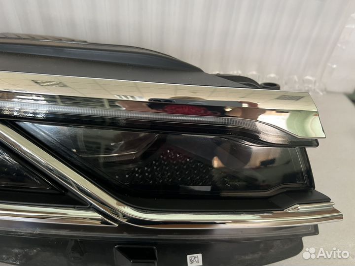 Правая фара VW touareg 3 Matrix