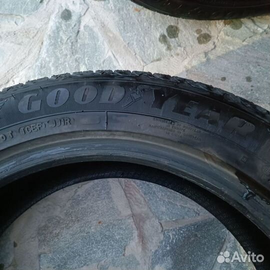 Goodyear EfficientGrip Performance 225/55 R19