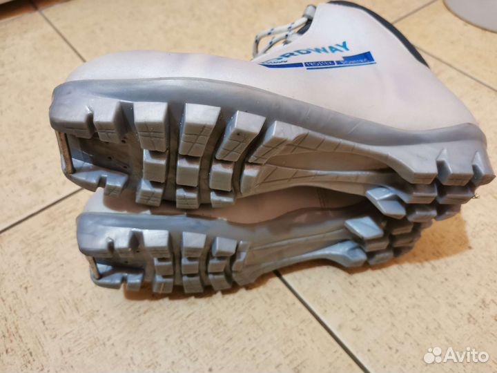 Лыжные ботинки